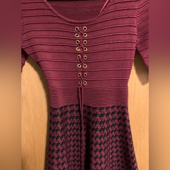 Candies Maroon Rayon Round Neck 3/4 Sleeve Knee Length Sweater Dress Size S - Picture 5 of 6